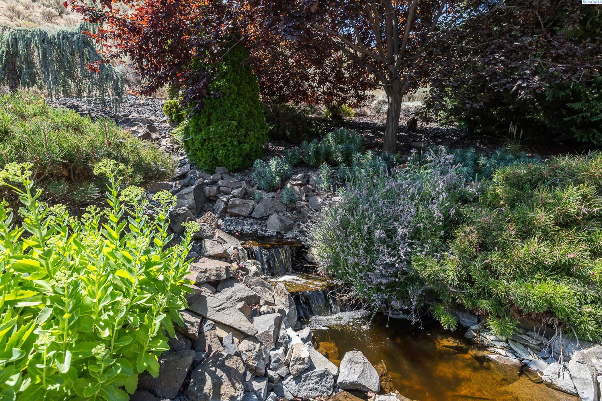 Richland, Washington 99352, United States, 4 Bedrooms Bedrooms, ,4 BathroomsBathrooms,Residential,Active,52037