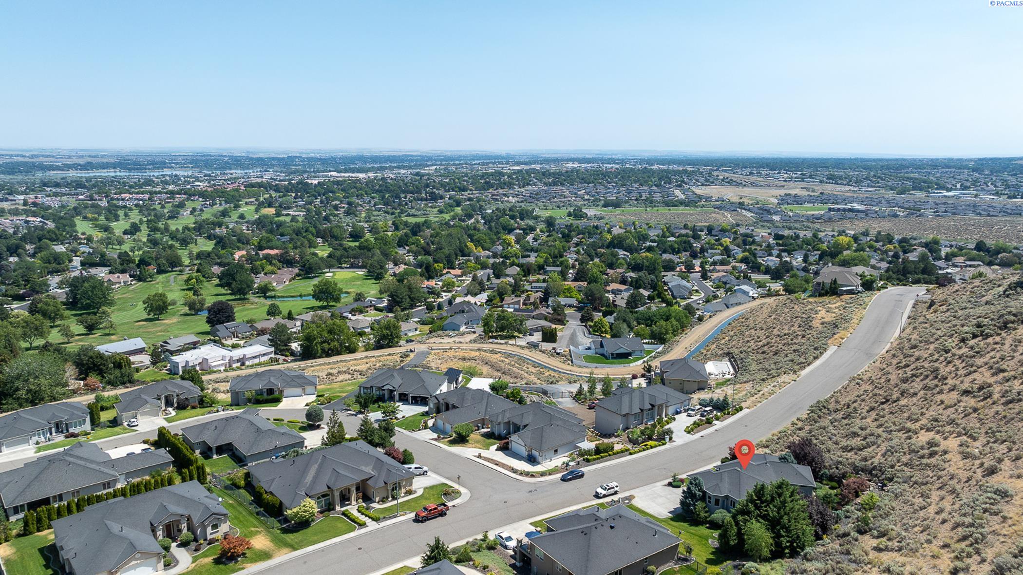 Richland, Washington 99352, United States, 4 Bedrooms Bedrooms, ,4 BathroomsBathrooms,Residential,Active,52037