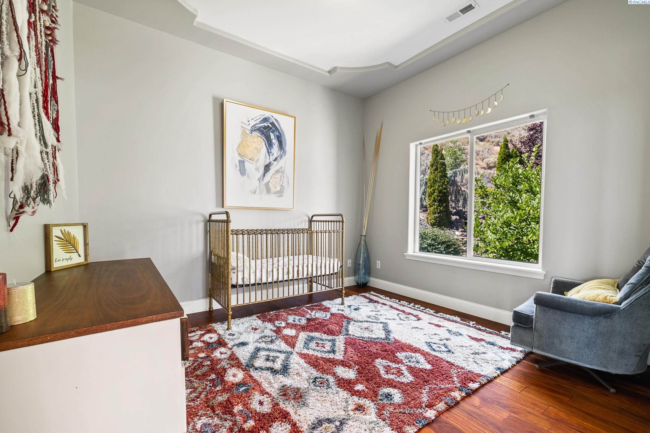 Richland, Washington 99352, United States, 4 Bedrooms Bedrooms, ,4 BathroomsBathrooms,Residential,Active,52037