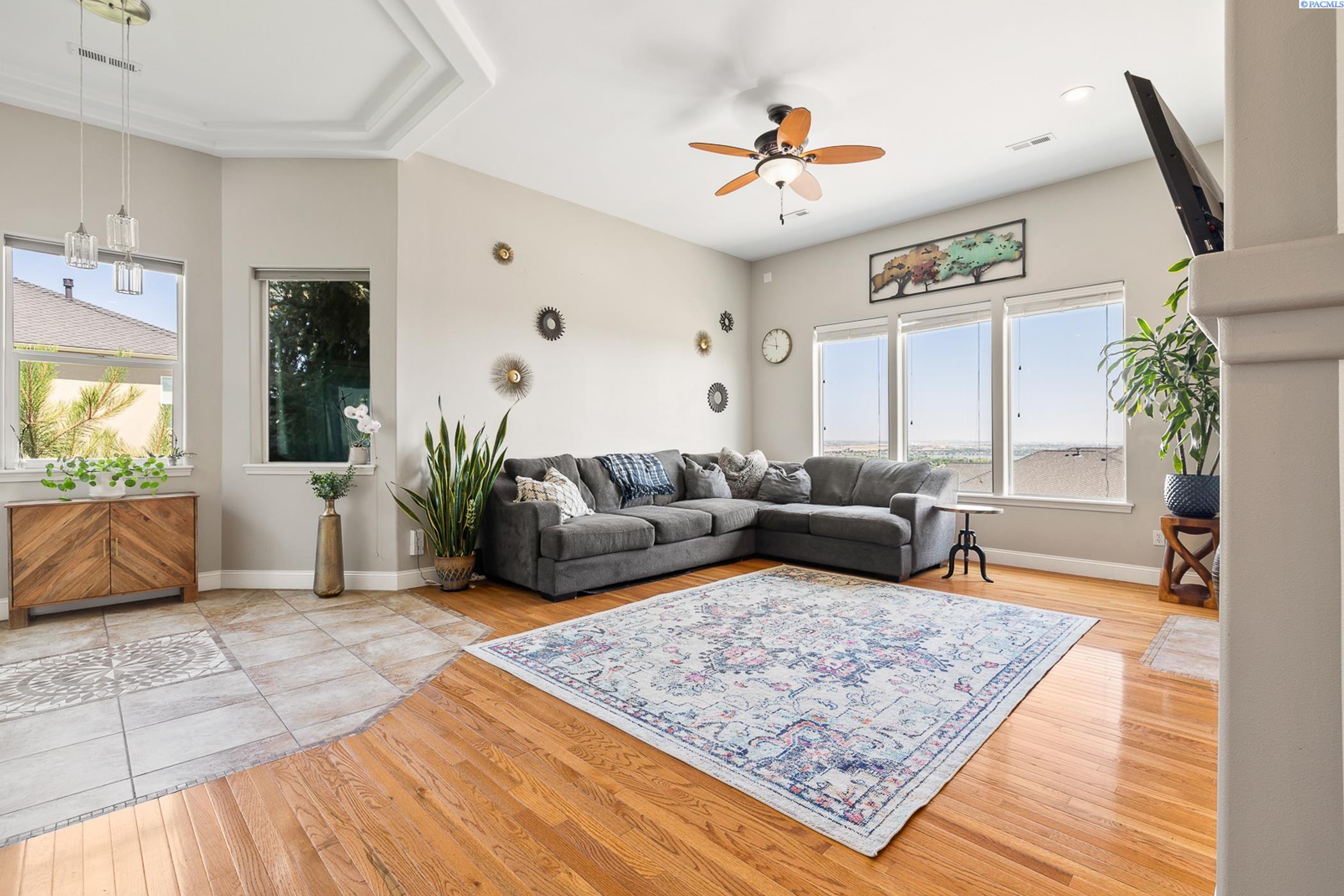 Richland, Washington 99352, United States, 4 Bedrooms Bedrooms, ,4 BathroomsBathrooms,Residential,Active,52037