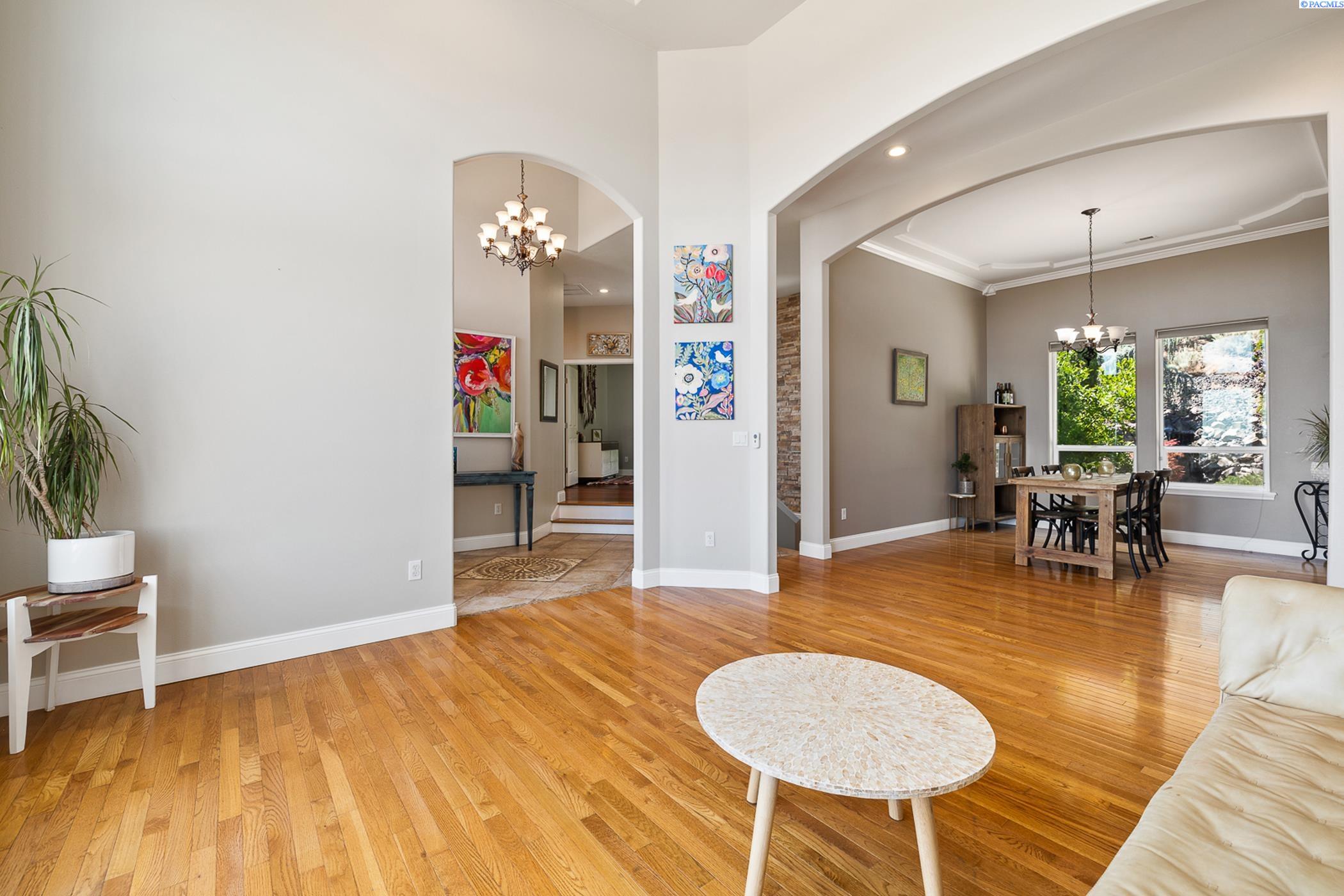 Richland, Washington 99352, United States, 4 Bedrooms Bedrooms, ,4 BathroomsBathrooms,Residential,Active,52037