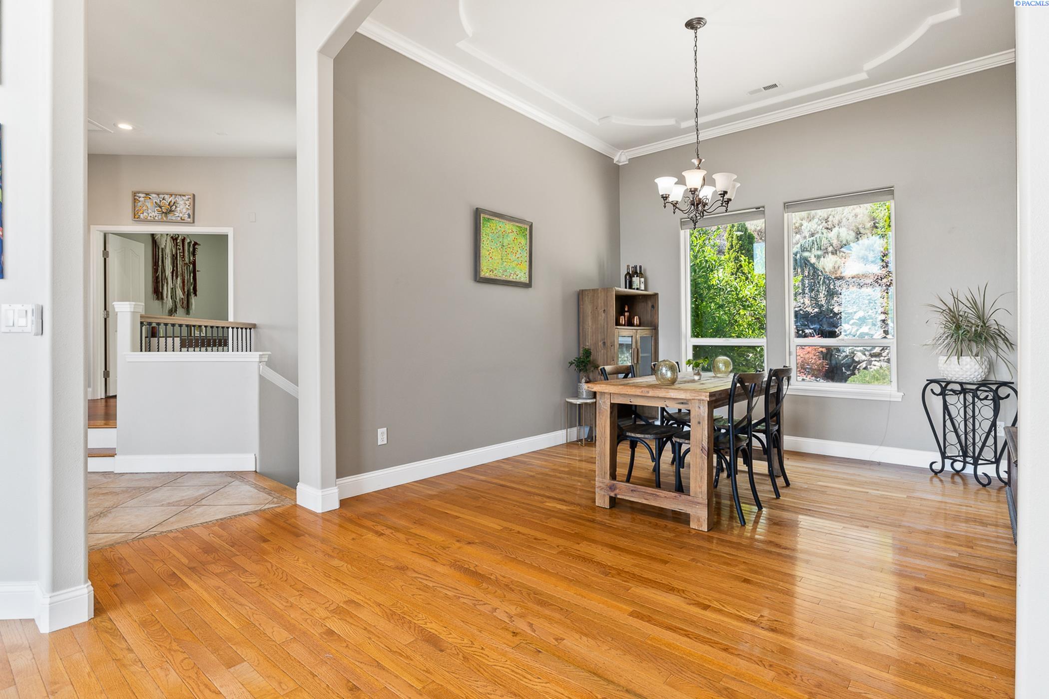 Richland, Washington 99352, United States, 4 Bedrooms Bedrooms, ,4 BathroomsBathrooms,Residential,Active,52037