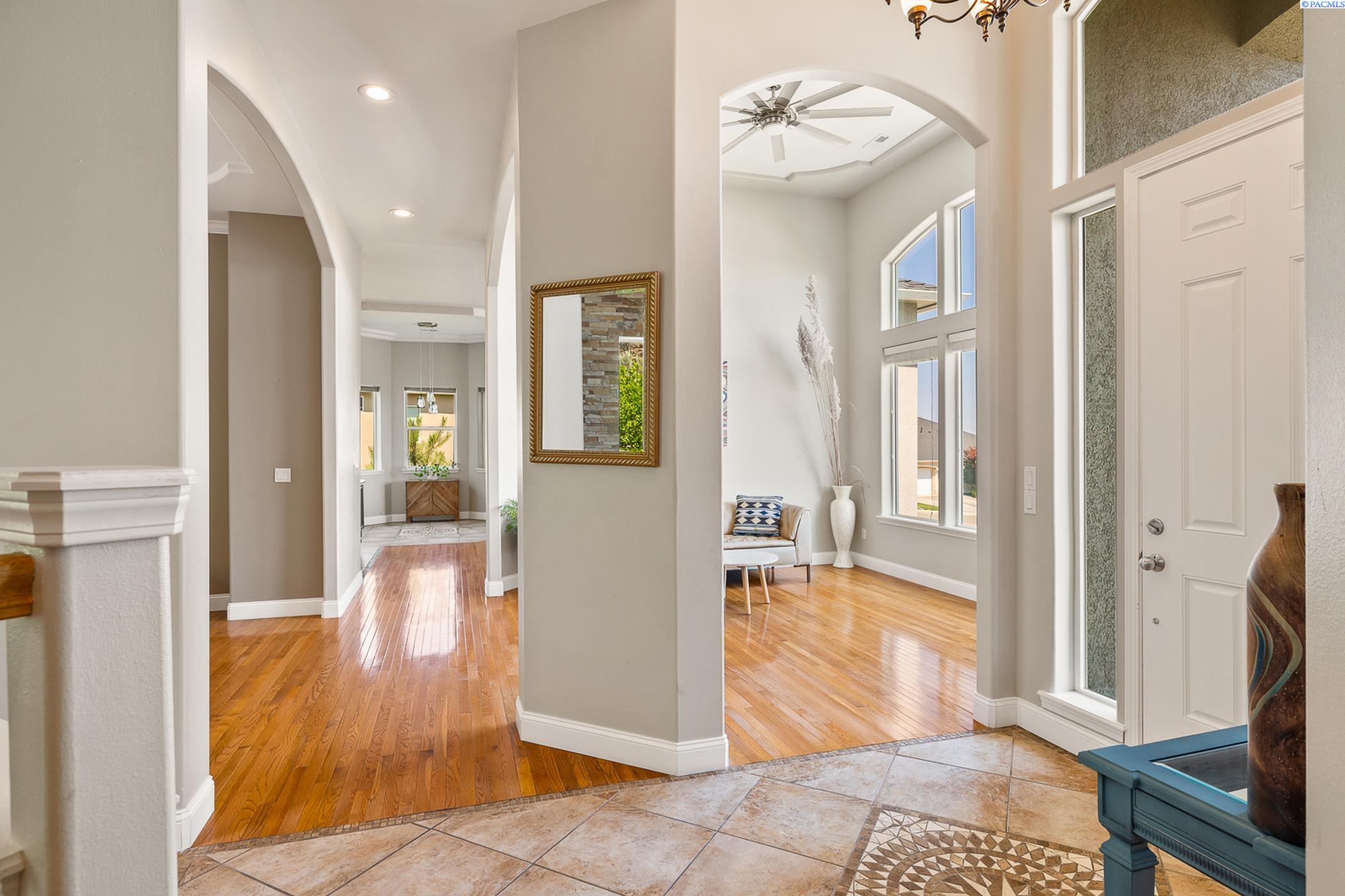 Richland, Washington 99352, United States, 4 Bedrooms Bedrooms, ,4 BathroomsBathrooms,Residential,Active,52037