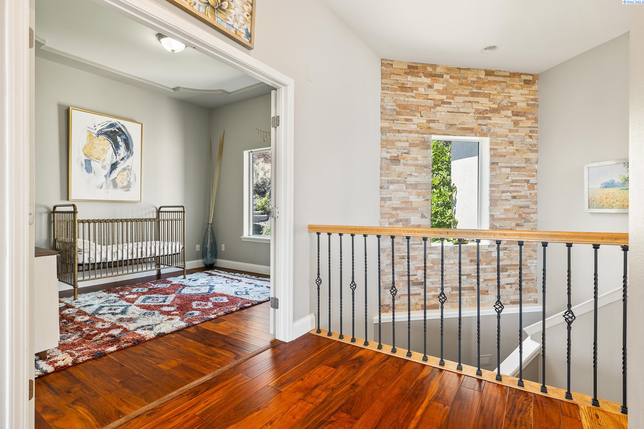 Richland, Washington 99352, United States, 4 Bedrooms Bedrooms, ,4 BathroomsBathrooms,Residential,Active,52037