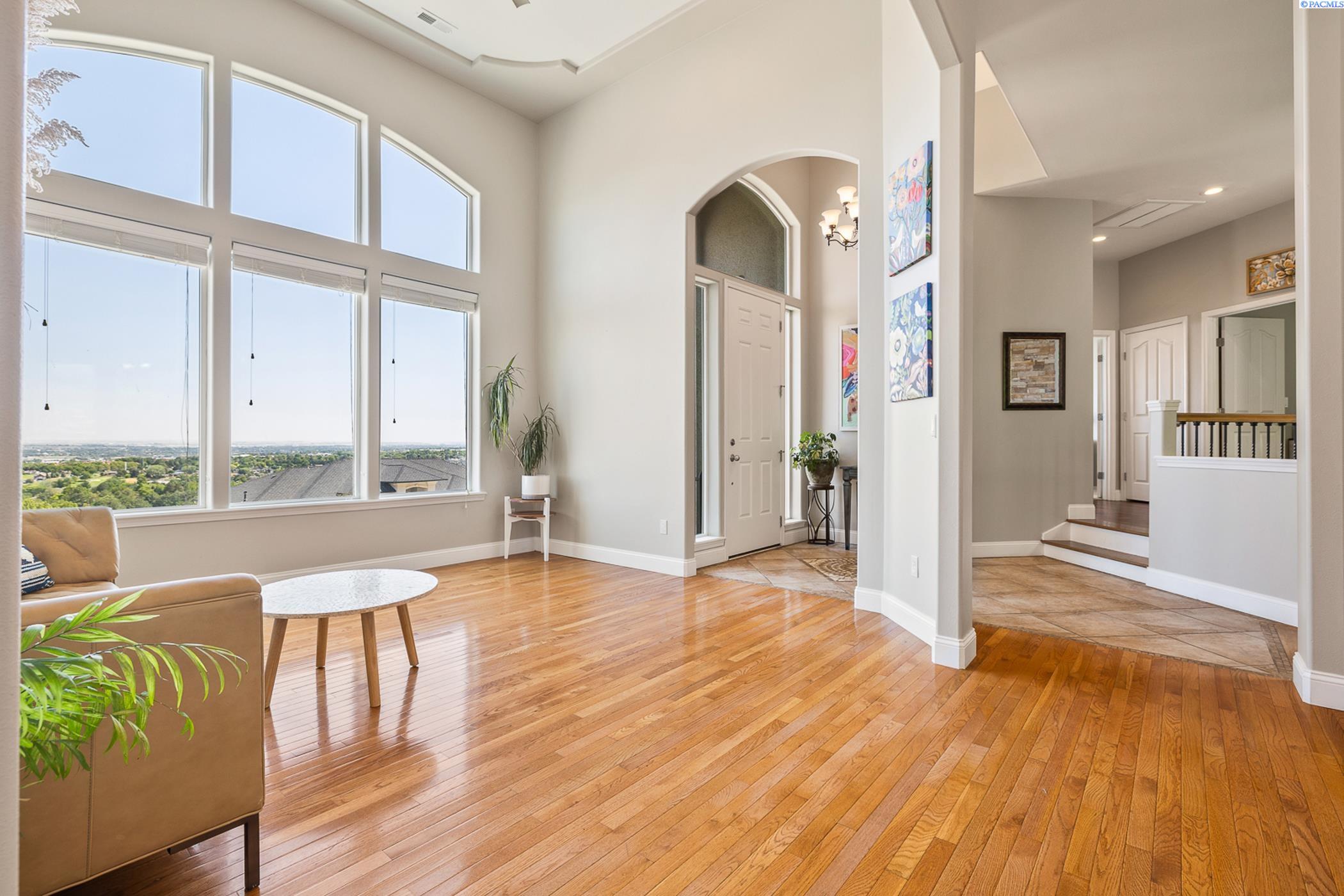 Richland, Washington 99352, United States, 4 Bedrooms Bedrooms, ,4 BathroomsBathrooms,Residential,Active,52037