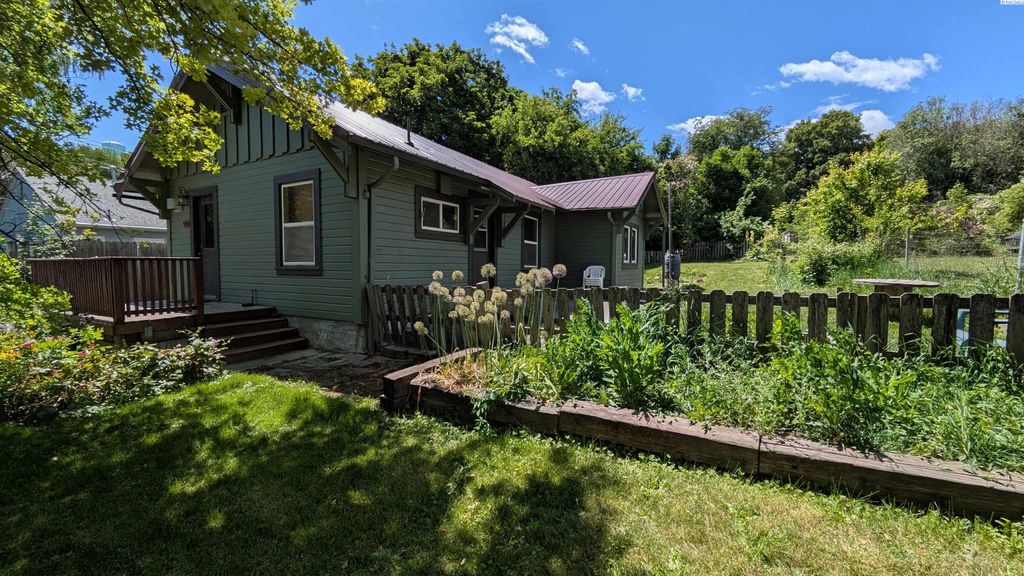 Photo of 535 SE Side St, Pullman, WA 99163 (MLS # 282739)