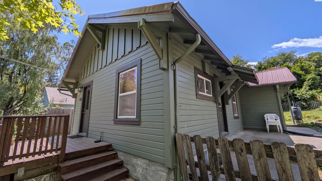 Photo of 535 SE Side St, Pullman, WA 99163 (MLS # 282739)