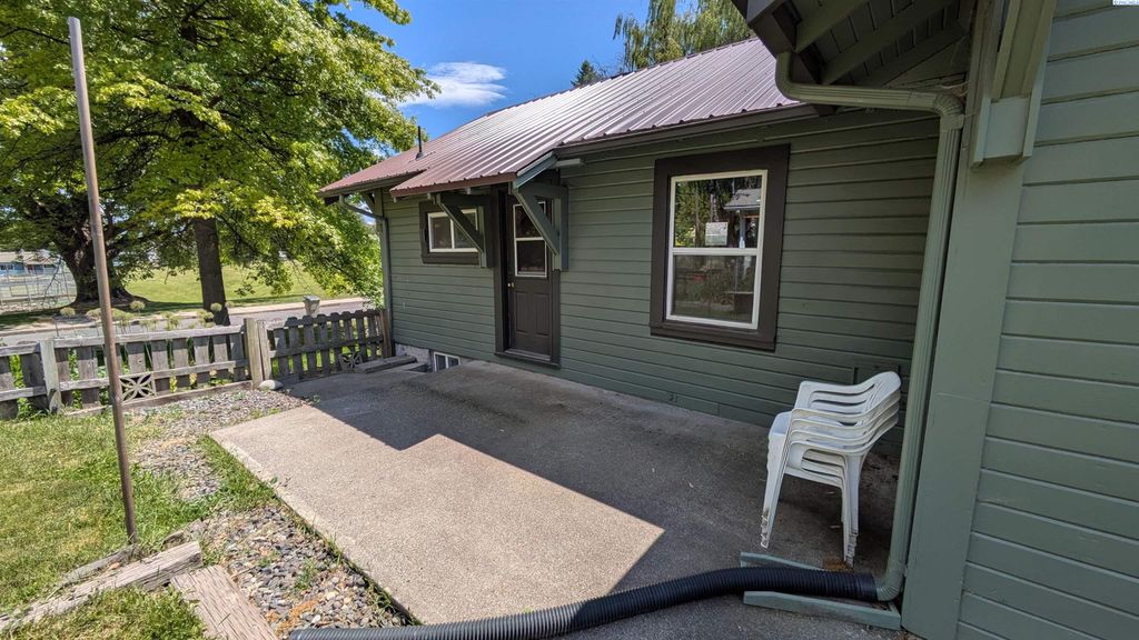 Photo of 535 SE Side St, Pullman, WA 99163 (MLS # 282739)