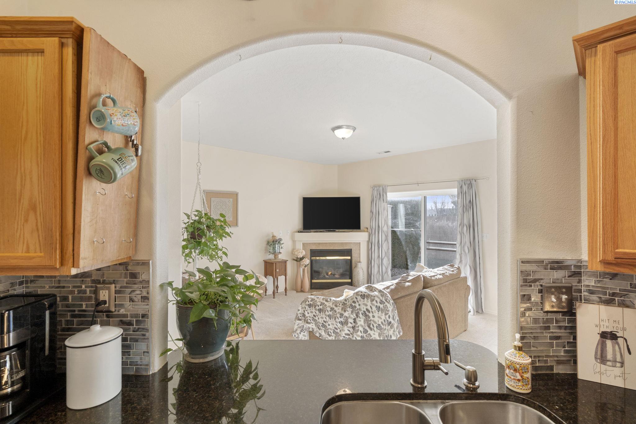 Pasco, Washington 99301, United States, 3 Bedrooms Bedrooms, ,3 BathroomsBathrooms,Residential,Pending,25910