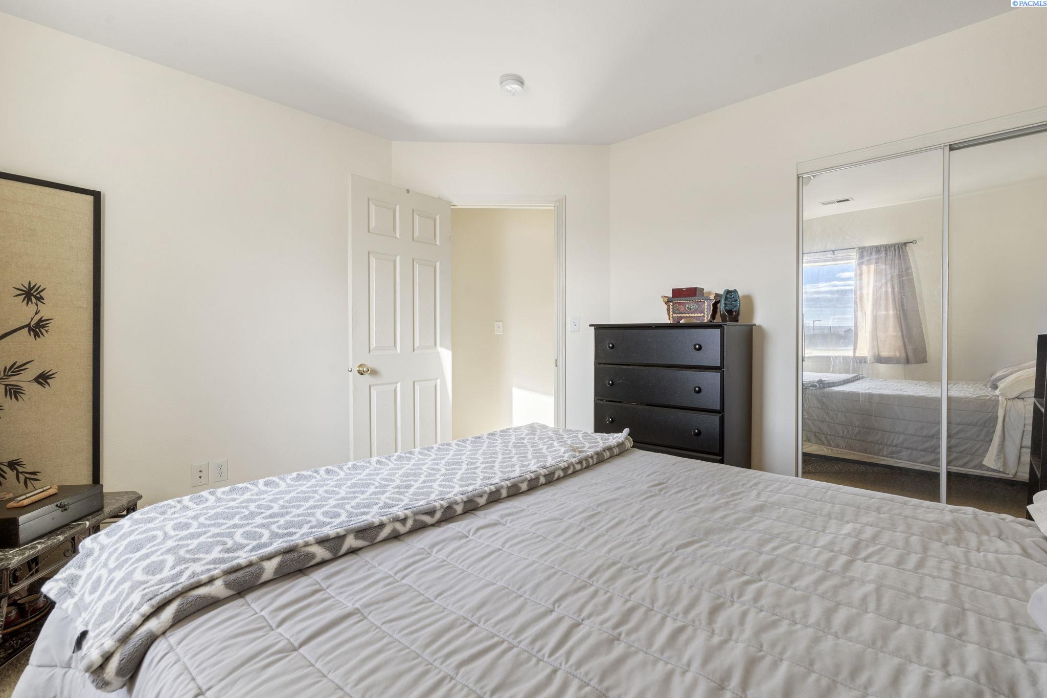 Pasco, Washington 99301, United States, 3 Bedrooms Bedrooms, ,3 BathroomsBathrooms,Residential,Pending,25910