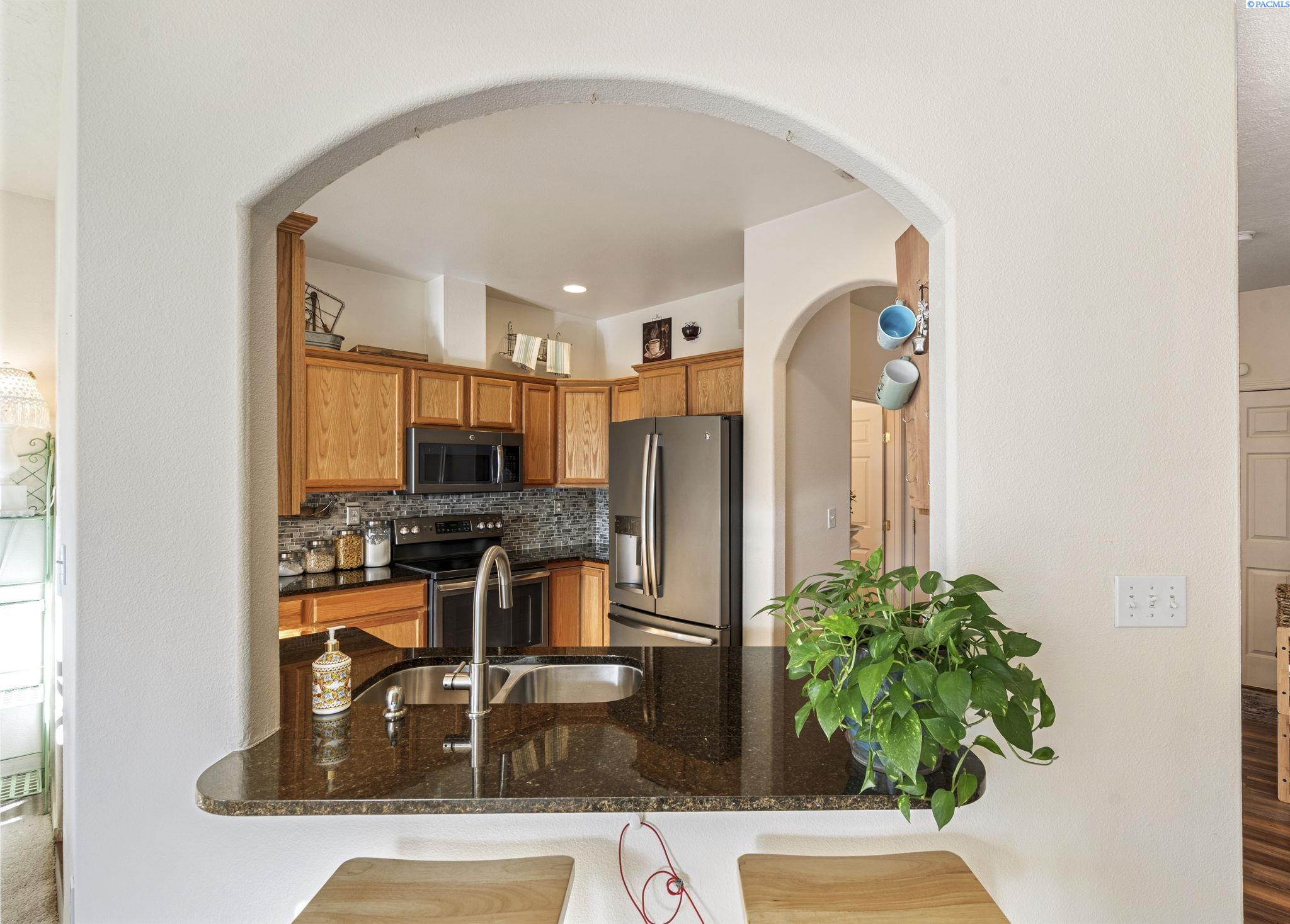 Pasco, Washington 99301, United States, 3 Bedrooms Bedrooms, ,3 BathroomsBathrooms,Residential,Pending,25910