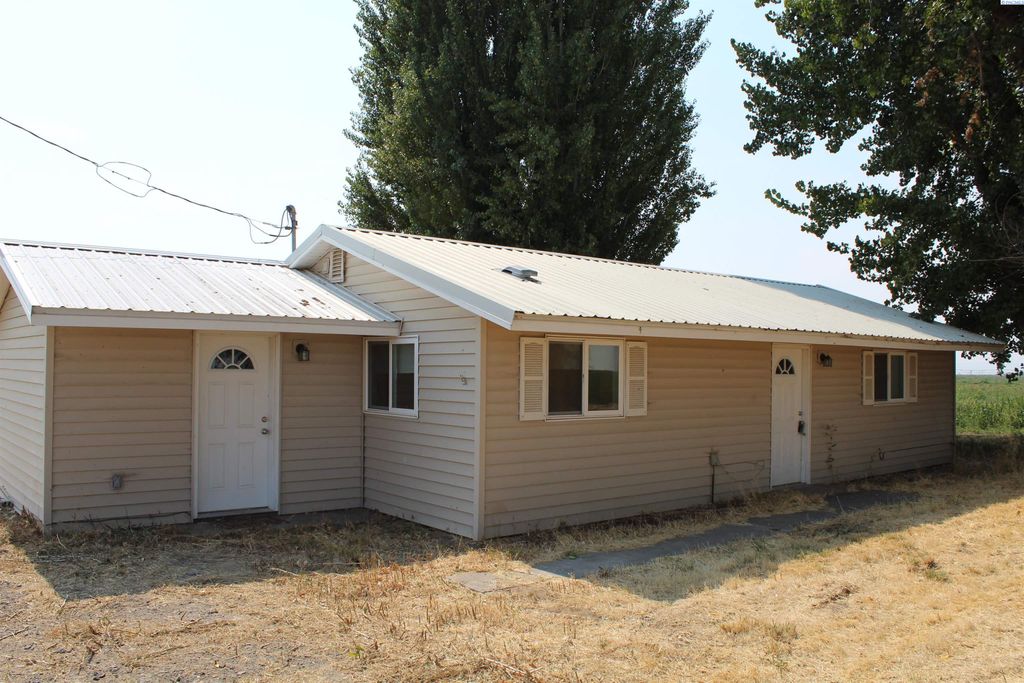 Photo of 2551 W Fir Road, Pasco, WA 99301 (MLS # 285826)