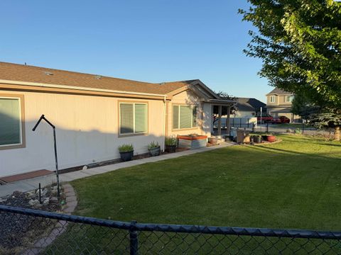 Photo of 9404 W 5th Pl, Kennewick, WA (MLS # 284827)