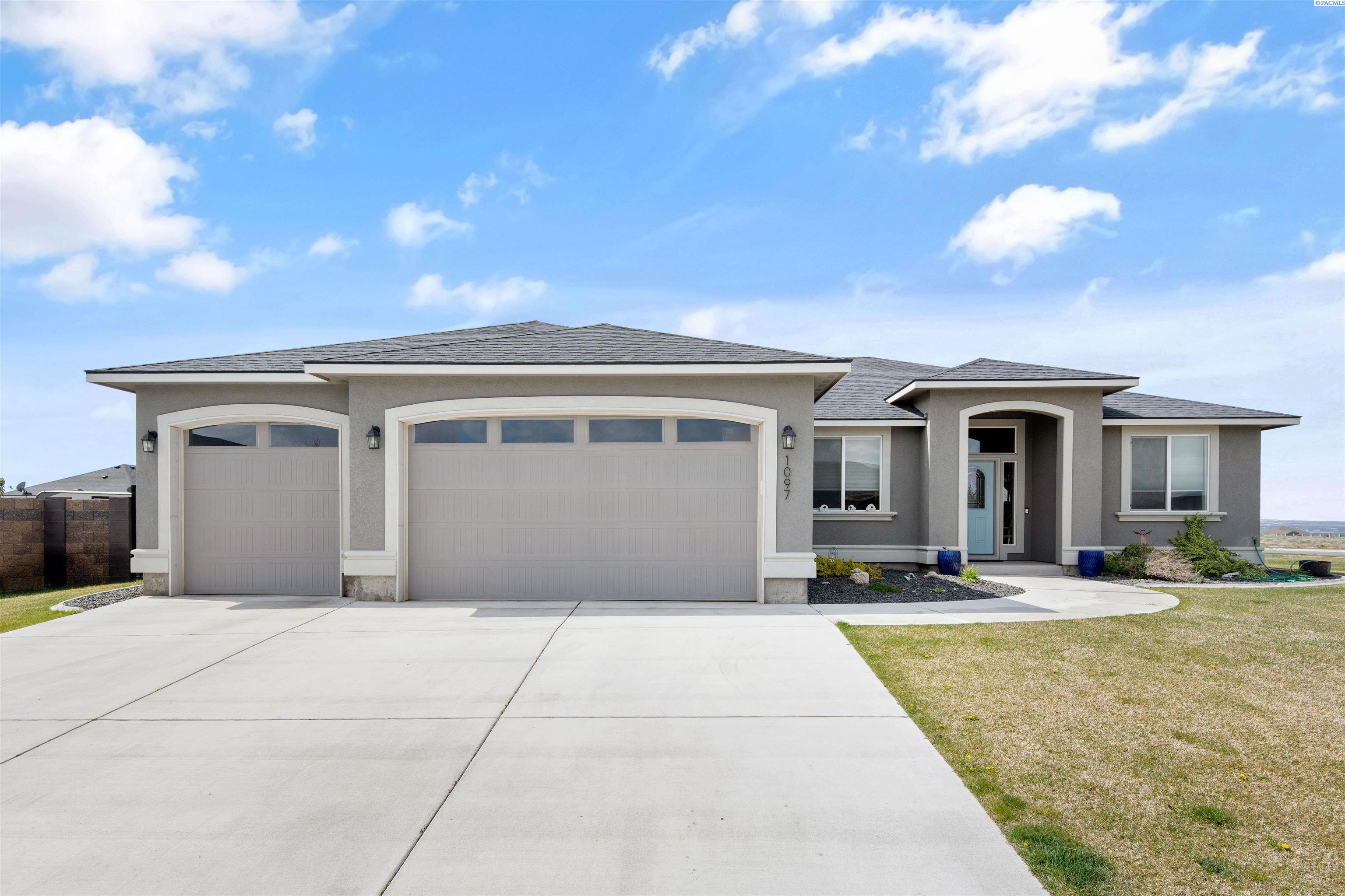Photo 1 of 30 — 1097 Quartz Ave, West Richland, WA 99353