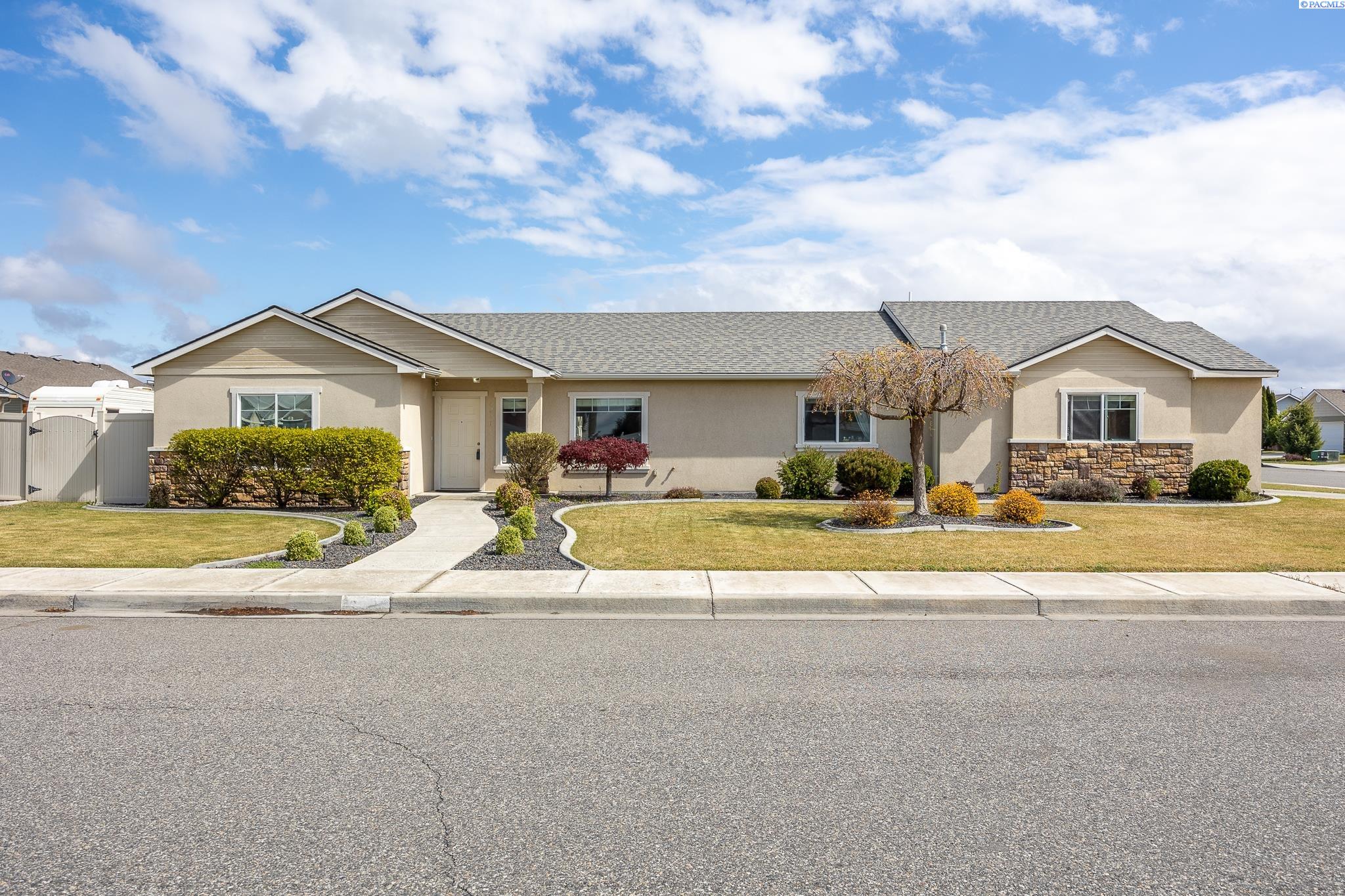 Photo 1 of 21 — 6221 Westminster Lane, Pasco, WA 99301