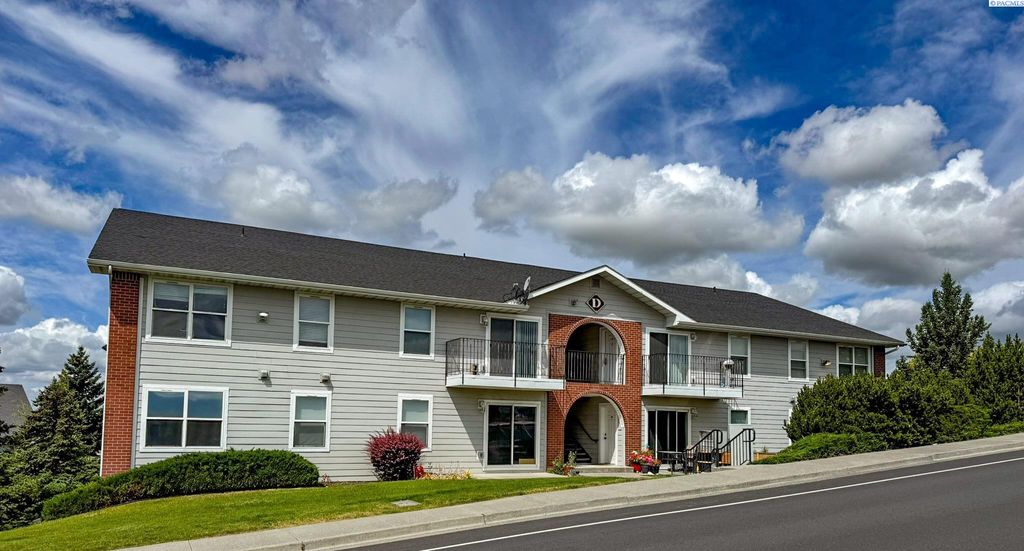 Photo of 1645 NE Merman Drive #D 301, Pullman, WA 99163 (MLS # 285409)