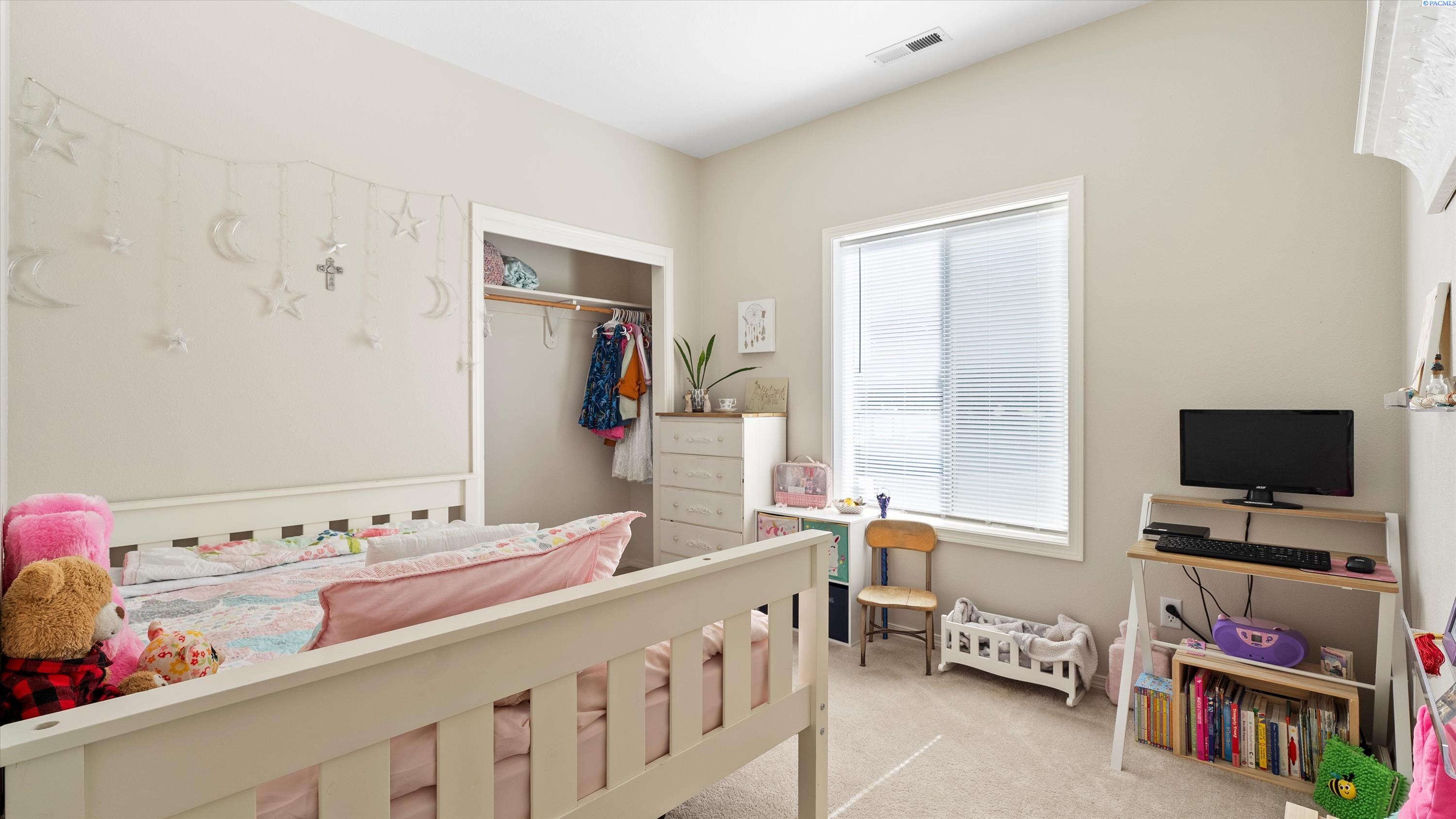 Kennewick, Washington 99336, United States, 3 Bedrooms Bedrooms, ,2 BathroomsBathrooms,Residential,Pending,181516