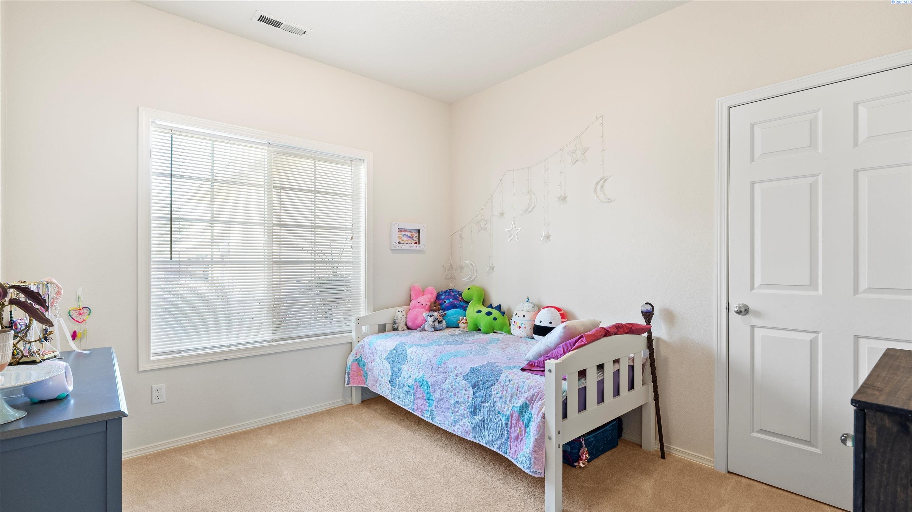 Kennewick, Washington 99336, United States, 3 Bedrooms Bedrooms, ,2 BathroomsBathrooms,Residential,Pending,181516