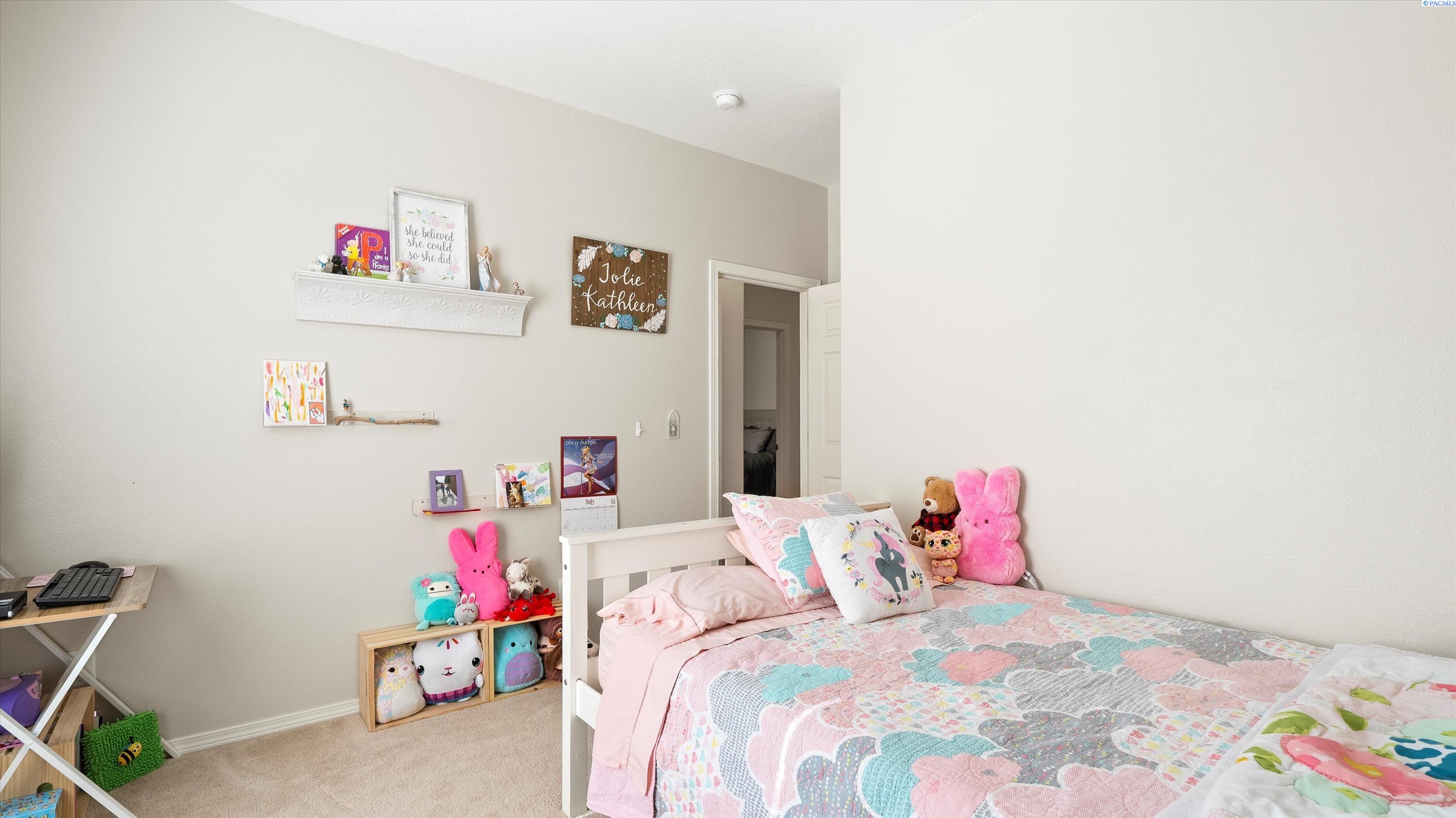 Kennewick, Washington 99336, United States, 3 Bedrooms Bedrooms, ,2 BathroomsBathrooms,Residential,Pending,181516