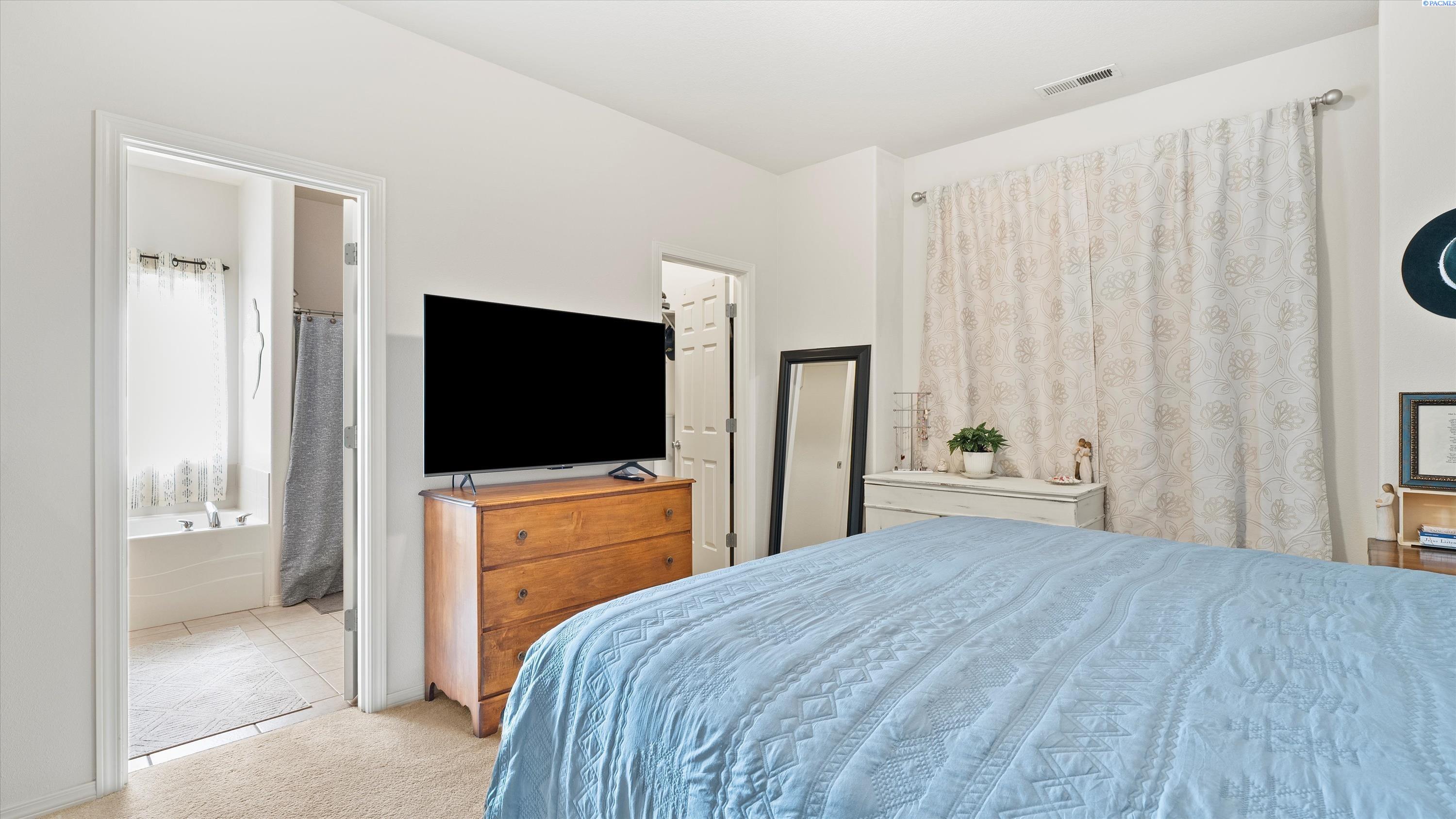 Kennewick, Washington 99336, United States, 3 Bedrooms Bedrooms, ,2 BathroomsBathrooms,Residential,Pending,181516