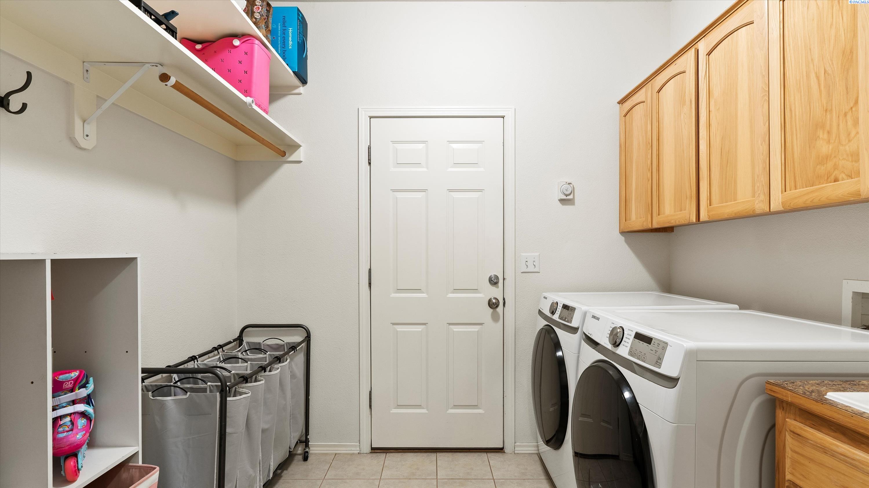 Kennewick, Washington 99336, United States, 3 Bedrooms Bedrooms, ,2 BathroomsBathrooms,Residential,Pending,181516