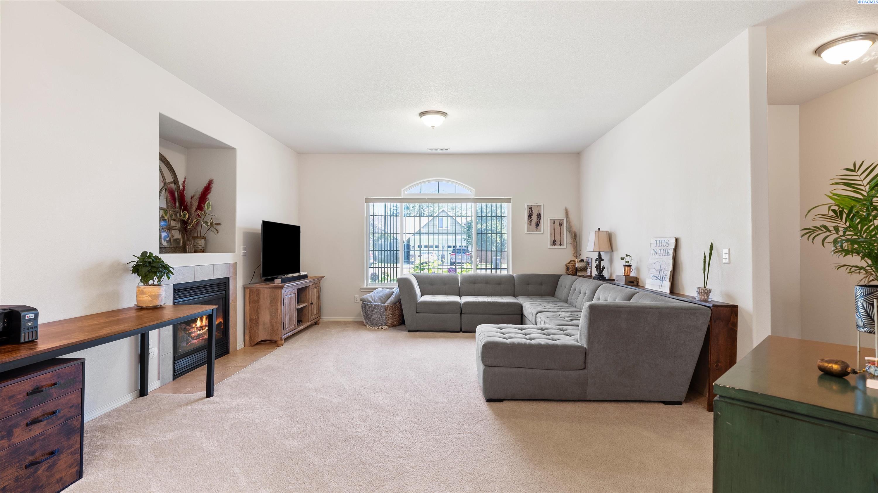 Kennewick, Washington 99336, United States, 3 Bedrooms Bedrooms, ,2 BathroomsBathrooms,Residential,Pending,181516