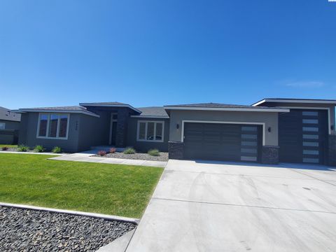 Photo of 7330 W 22nd Pl, Kennewick, WA 99338 (MLS # 285517)