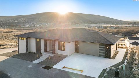 Photo of 1036 Sagebluff Lane, Richland, WA 99352 (MLS # 281484)