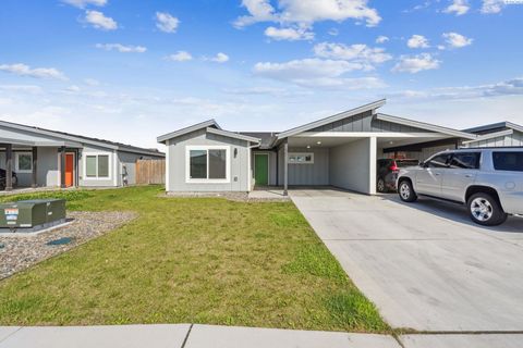 Photo of 407 Dawson Lane, Pasco, WA 99301 (MLS # 285944)