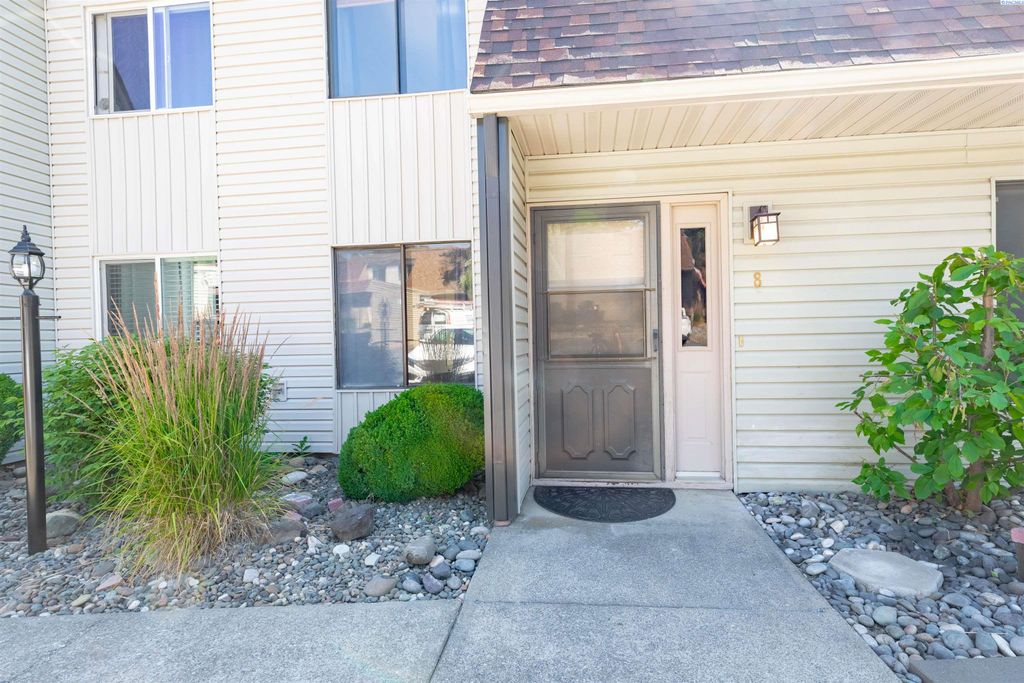 Photo of 600 SW Crestview #8 St, Pullman, WA 99163 (MLS # 285629)