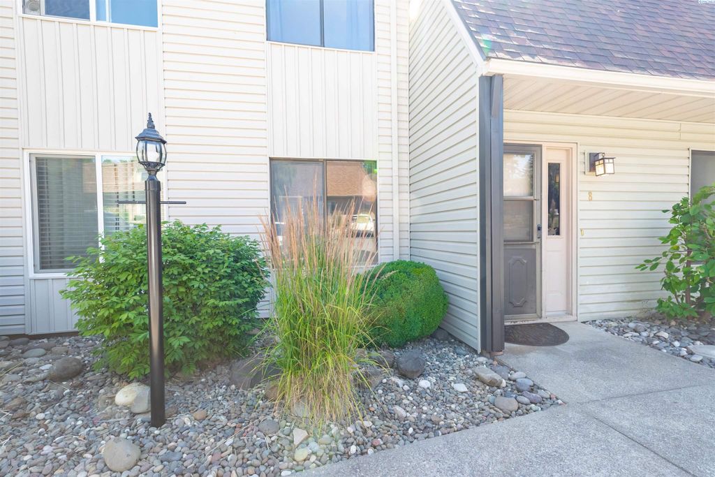 Photo of 600 SW Crestview #8 St, Pullman, WA 99163 (MLS # 285629)