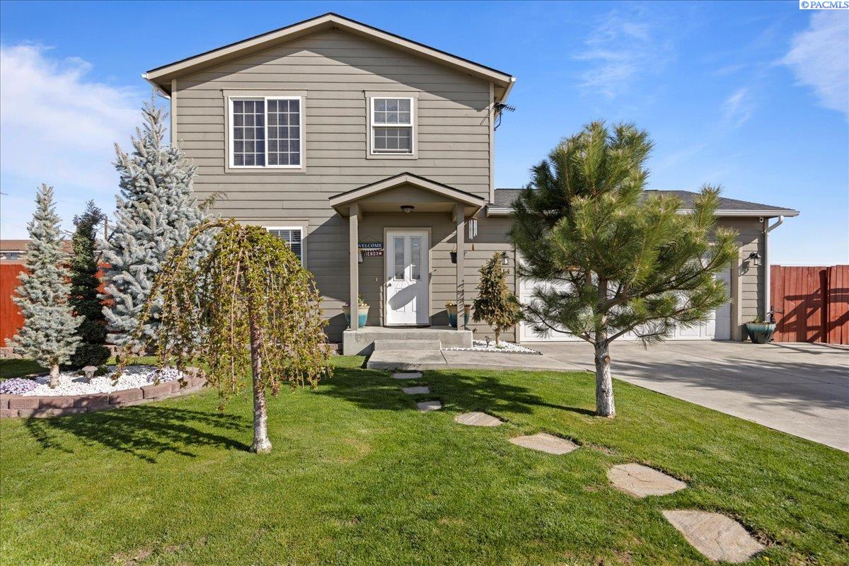 Photo 1 of 23 — 814 Sevilla Street, Mabton, WA 98935
