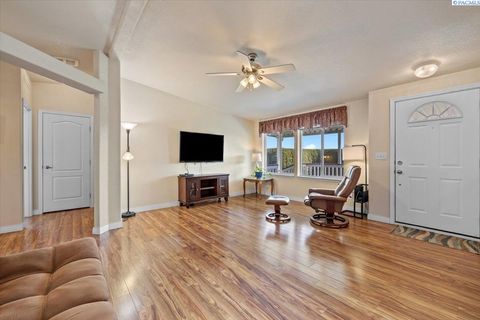 Photo of 312 S Columbia Center Blvd. #63 Blvd, Kennewick, WA 99336 (MLS # 285700)