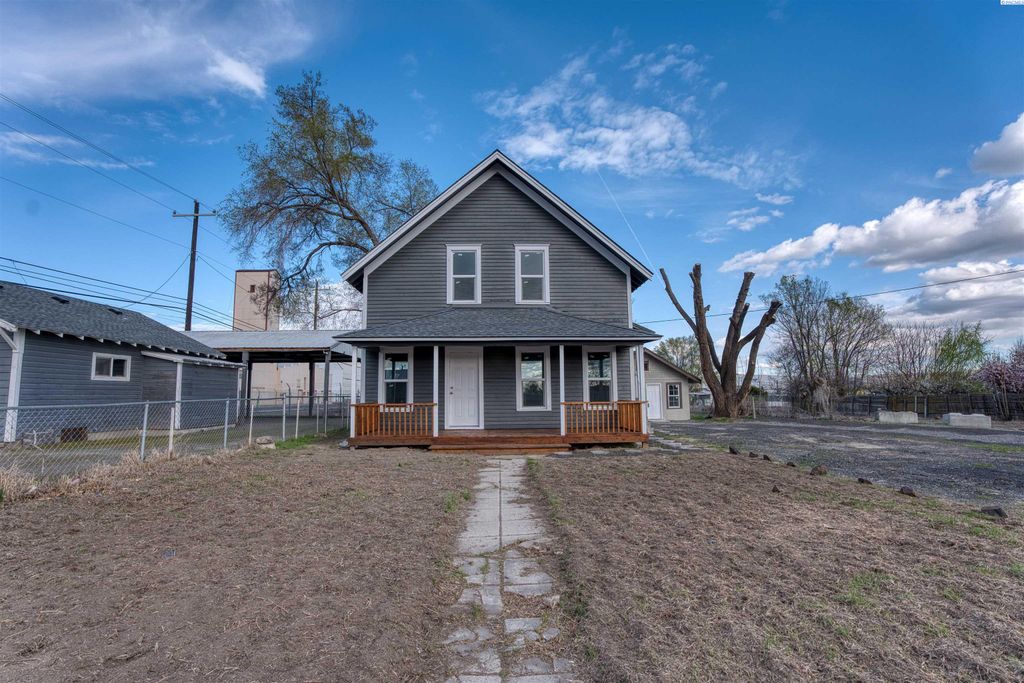 Photo of 503 Grandridge Ave, Grandview, WA 98930 (MLS # 283148)