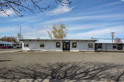 Photo of 611 W Columbia St, Pasco, WA 99301 (MLS # 284669)