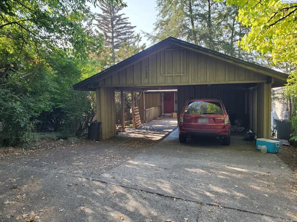 Photo of 1125 NE Indiana Street, Pullman, WA 99163 (MLS # 283821)