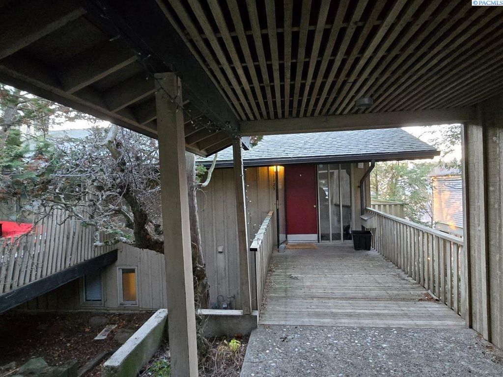Photo of 1125 NE Indiana Street, Pullman, WA 99163 (MLS # 283821)