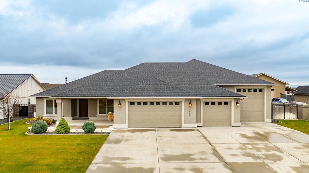 Photo of 6603 Whetstone Drive, Pasco, WA 99301 (MLS # 289196)