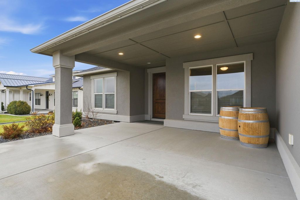 Photo of 6603 Whetstone Drive, Pasco, WA 99301 (MLS # 289196)