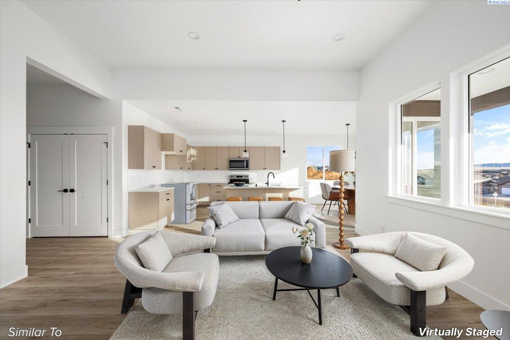 Photo of 1157 Fairhaven Loop #15, Richland, WA 99352 (MLS # 290829)