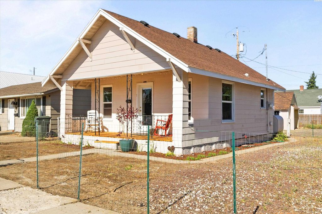 Photo of 207 E 8th Ave, Ritzville, WA 99169 (MLS # 286896)