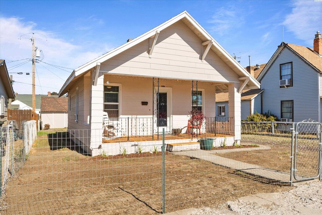 Photo of 207 E 8th Ave, Ritzville, WA 99169 (MLS # 286896)