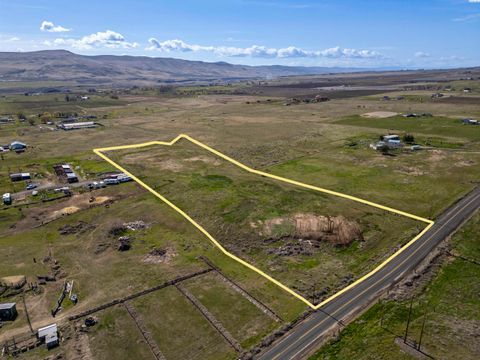 Photo of UNKNOWN Kelly Road, Benton City, WA 99320 (MLS # 291250)