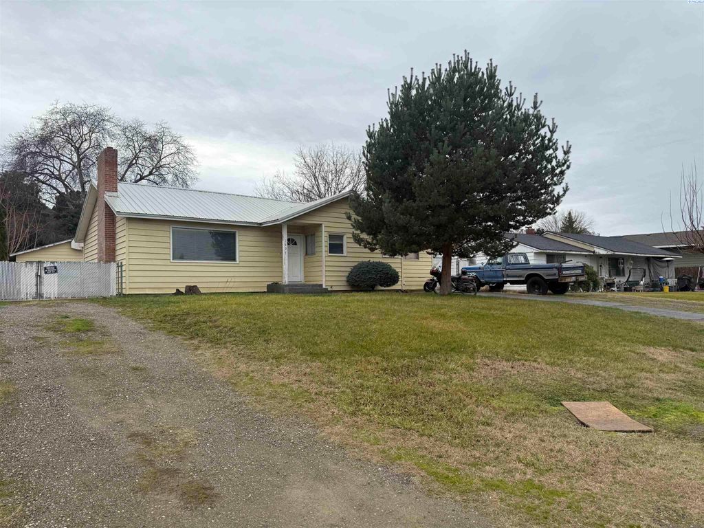 Photo of 1507 W 7th Place, Kennewick, WA 99336 (MLS # 290324)