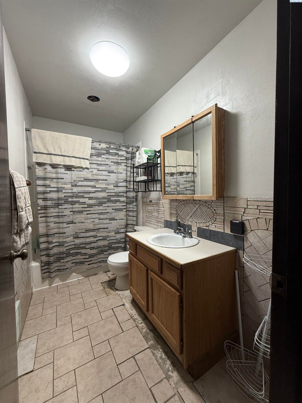 Photo of 1507 W 7th Place, Kennewick, WA 99336 (MLS # 290324)