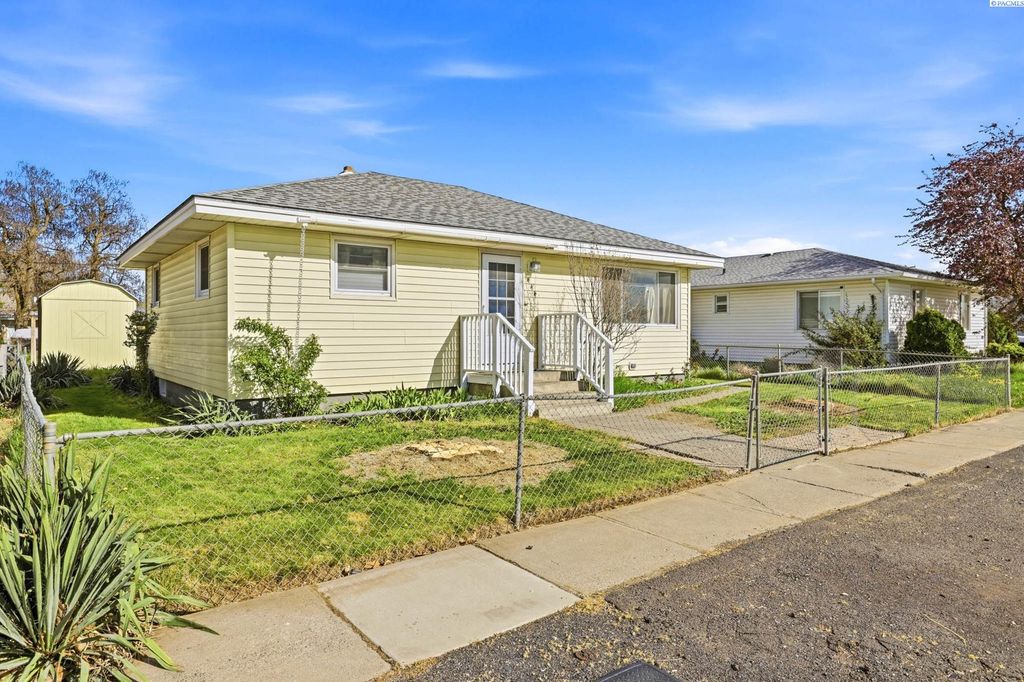 Photo of 444 S Almira Avenue, Connell, WA 99326 (MLS # 292073)