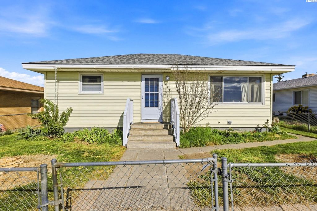 Photo of 444 S Almira Avenue, Connell, WA 99326 (MLS # 292073)