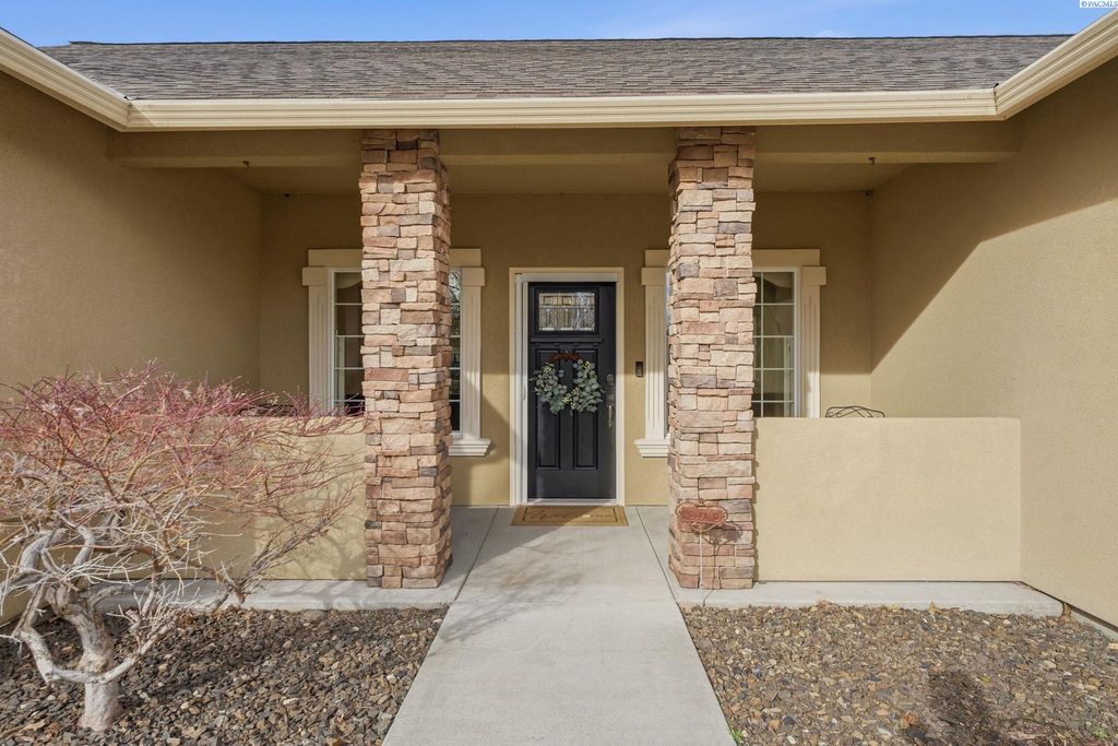 Photo of 8603 Whipple Ave, Pasco, WA 99301 (MLS # 290641)