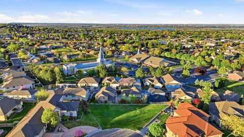 Photo of 368 Clovernook St, Richland, WA 99352 (MLS # 292005)