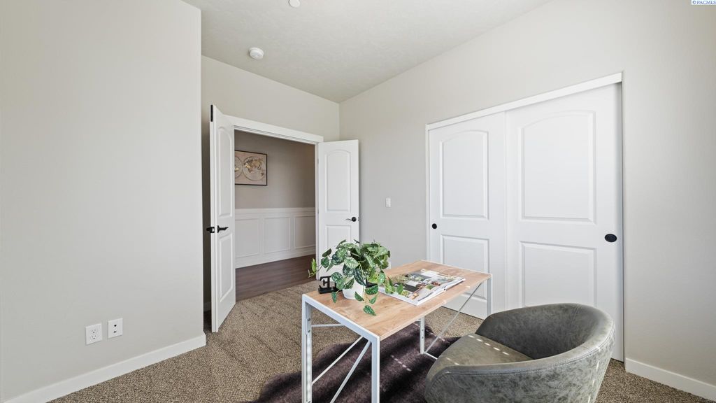 Photo of 2292 Morris Avenue, Richland, WA 99352 (MLS # 290483)